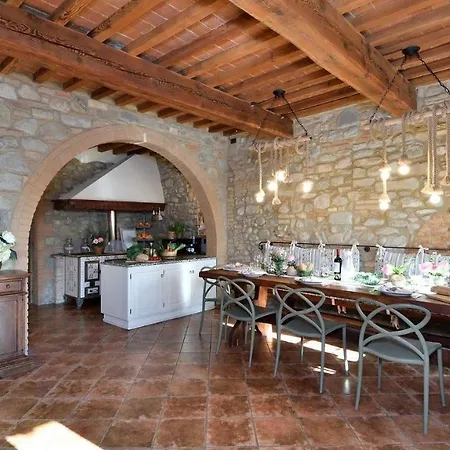 Casa Torcicoda Vila Chianni